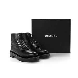 Beautiful CHANEL black combat boots size 41. Fits more like a women size 10.